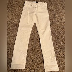 Rock & Republic white denim Jeans, size 6. Like new condition.